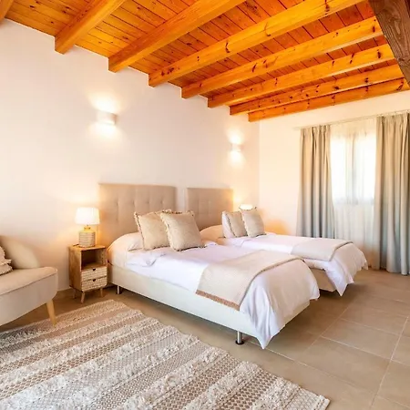 Villa Can Sonrisa - Peaceful And Private With Sea-view And Sport Courts Santa Eulária des Riu